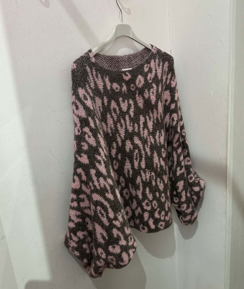 10 Oversized Leopard Jumper - Image 3