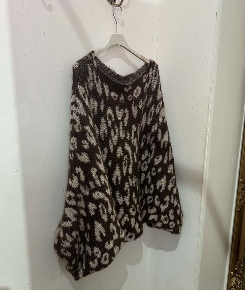 9 Oversized Leopard Jumper - Image 2